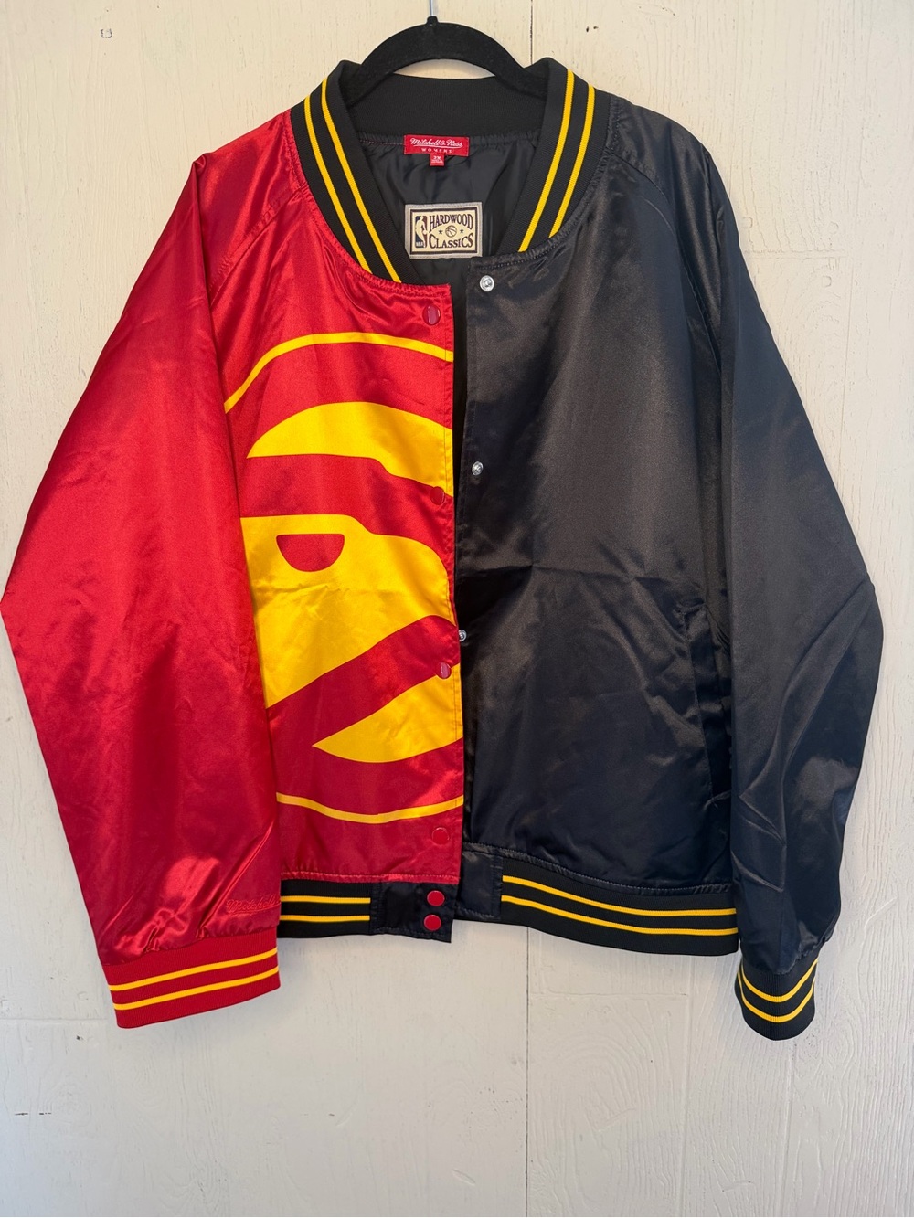 Mitchell & Ness Atlanta Hawks Hardwood Classics Varsity Jacket (Women’s)